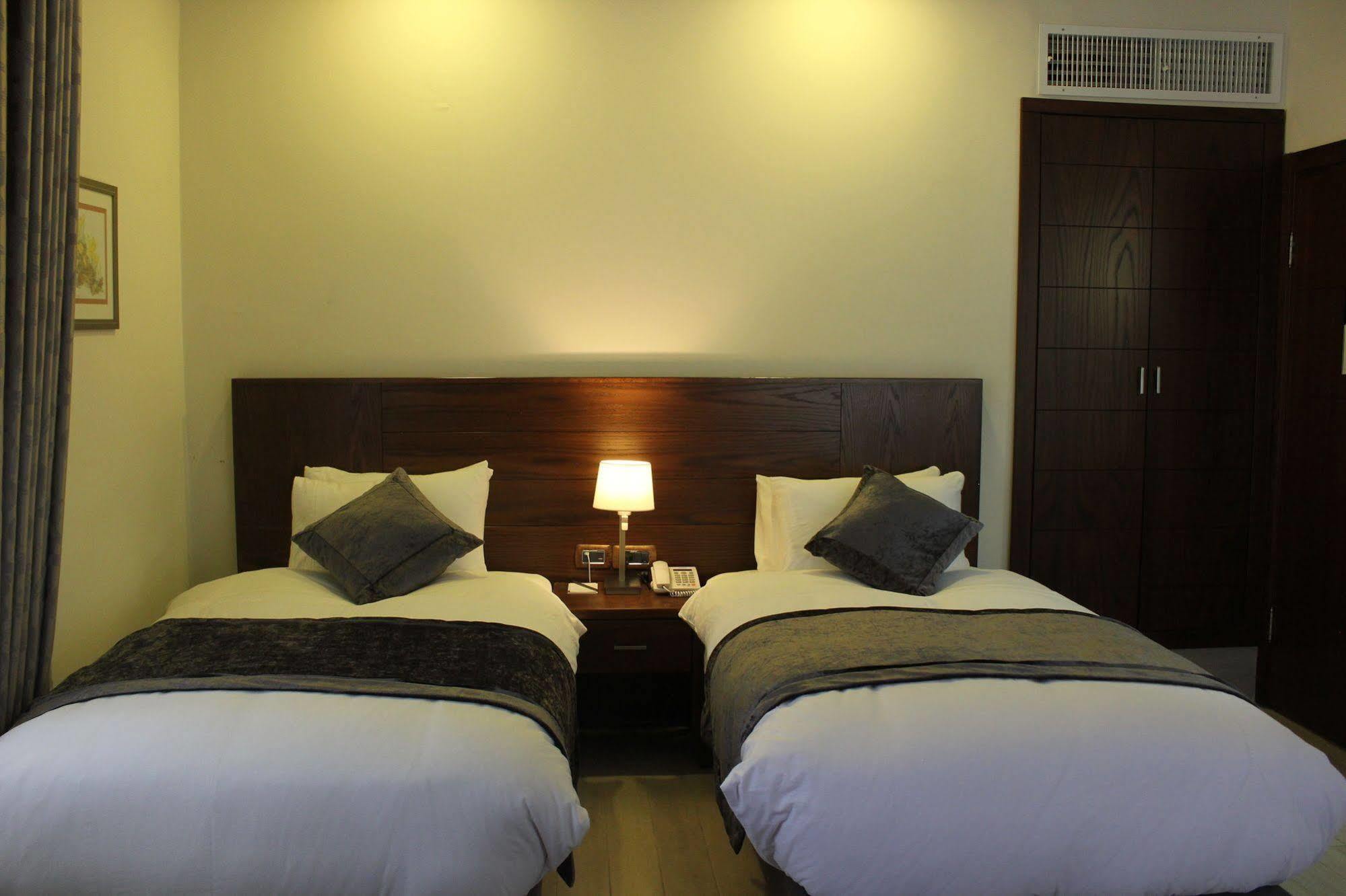 Lavender Boutique Hotel Рамала Екстериор снимка